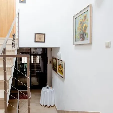 Point בית הארחה